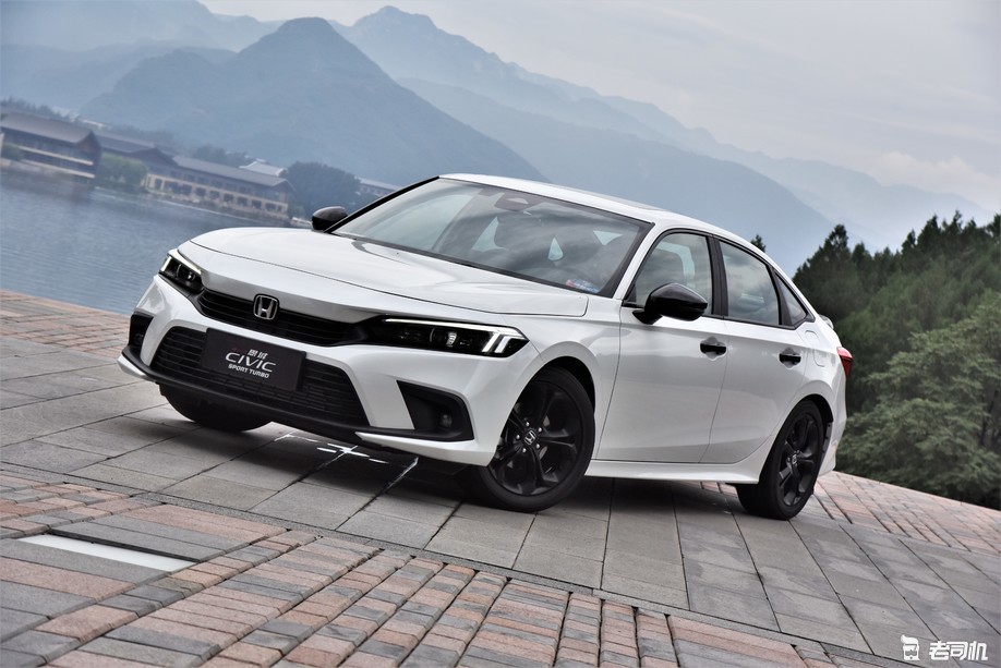 穿上西装也不忘健身 试驾东风本田全新第十一代思域240turbo