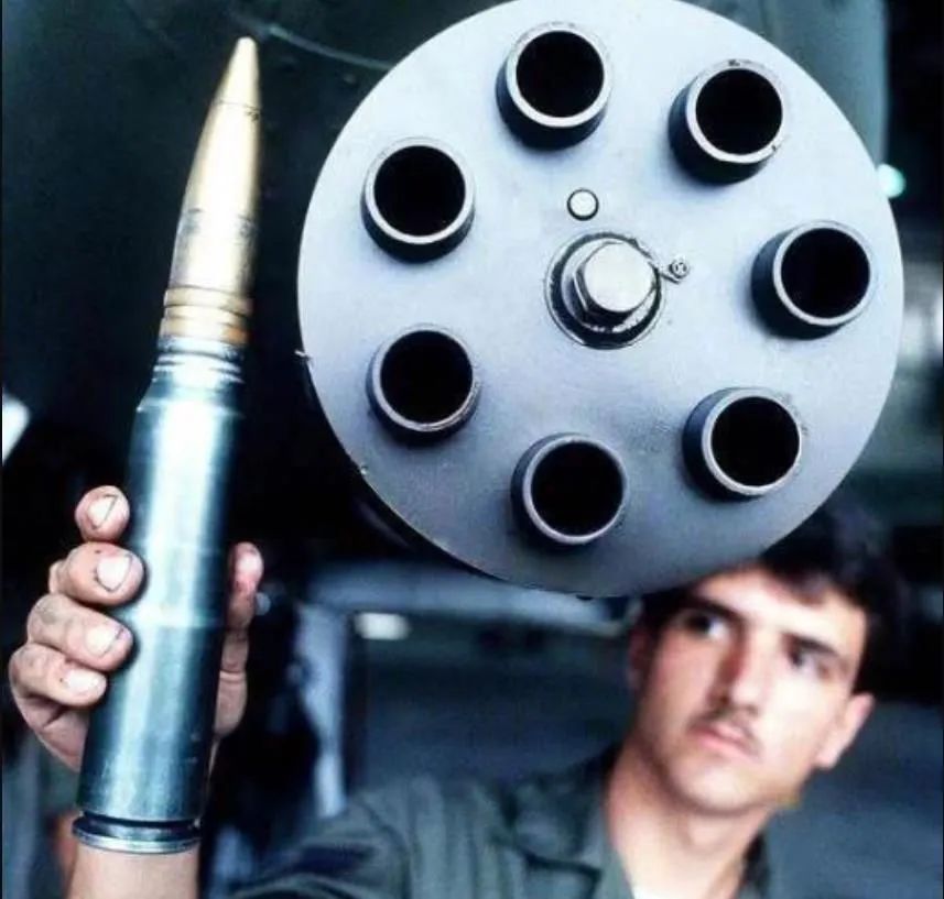 78万发贫铀弹,炸毁2千辆坦克,遗留259吨核粉尘,祸害一万年