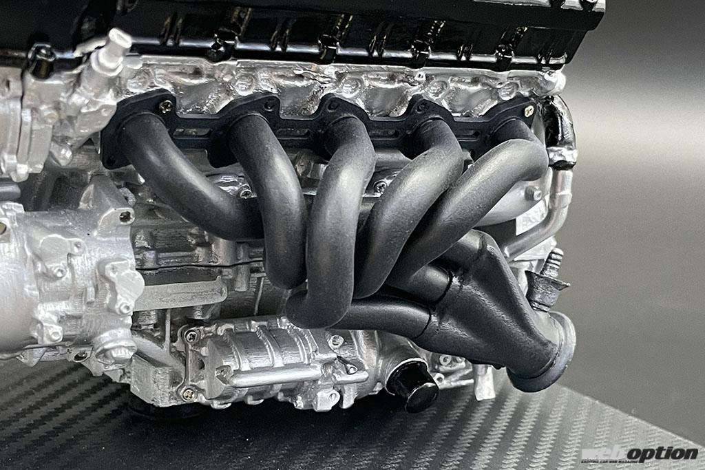 这排气歧管的走向和角度都与原厂发动机一样