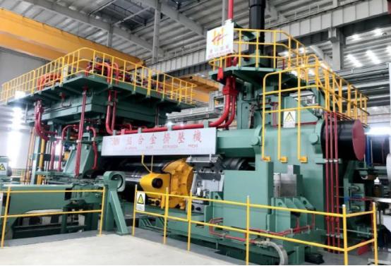 万吨挤压机,中国30年造不出?高中学历工人1年便搞定!德国叹服