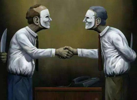 背地里对你使坏的人有以下几个特征