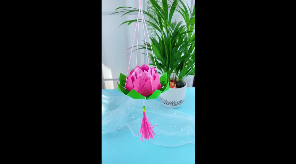 中秋节快到了,教你用彩纸做一个好看的莲花灯笼