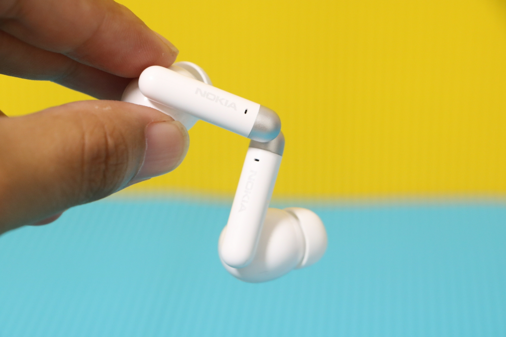 诺基亚e3511与e3500的外观很神似,而且都算是高仿airpods pro耳机