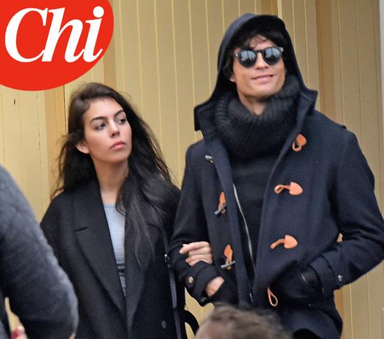 天使与魔鬼合体!被闷晕获赠球衣的女保安,7年前还曾被C罗辱骂休闲区蓝鸢梦想 - Www.slyday.coM 天使与魔鬼合体!被闷晕获赠球衣的女保安,7年前还曾被C罗辱骂休闲区蓝鸢梦想 - Www.slyday.coM