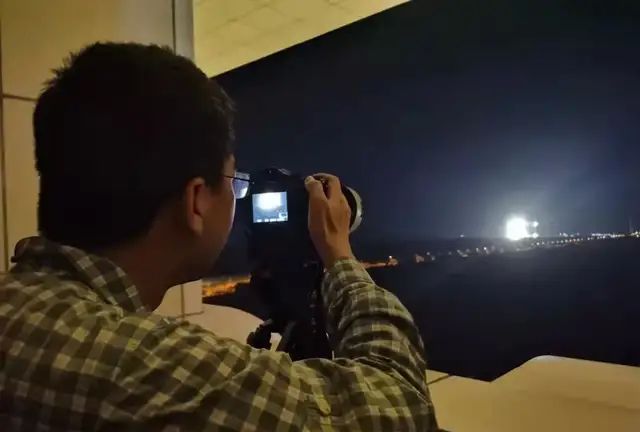 写在“出差三人组”返回“鼓舞四人组”上天之际休闲区蓝鸢梦想 - Www.slyday.coM