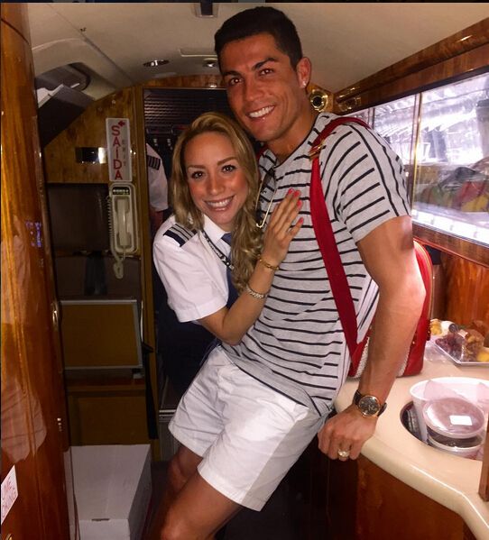 天使与魔鬼合体!被闷晕获赠球衣的女保安,7年前还曾被C罗辱骂休闲区蓝鸢梦想 - Www.slyday.coM 天使与魔鬼合体!被闷晕获赠球衣的女保安,7年前还曾被C罗辱骂休闲区蓝鸢梦想 - Www.slyday.coM