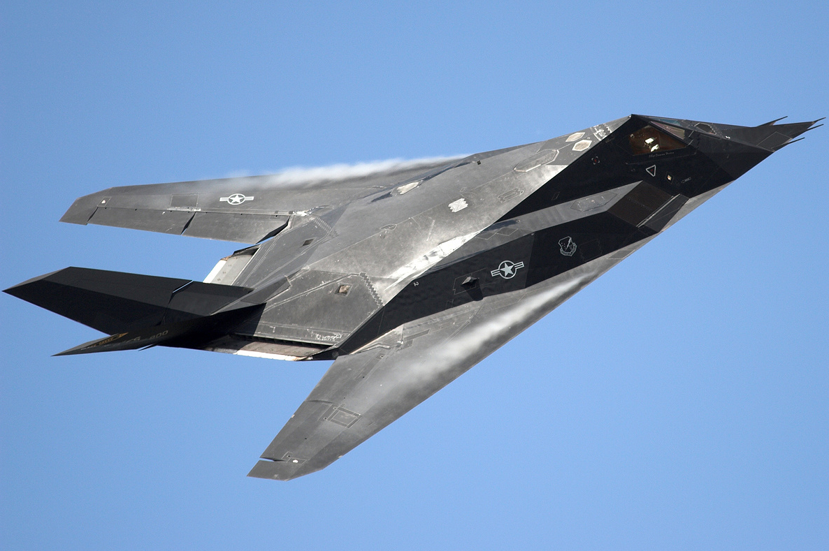 绰号"夜鹰",f-117攻击机曾风光无限,为何早早退役?