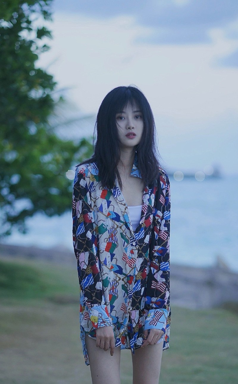 李光洁一家三口出游妻子隋雨蒙下衣失踪穿法时髦腿真细