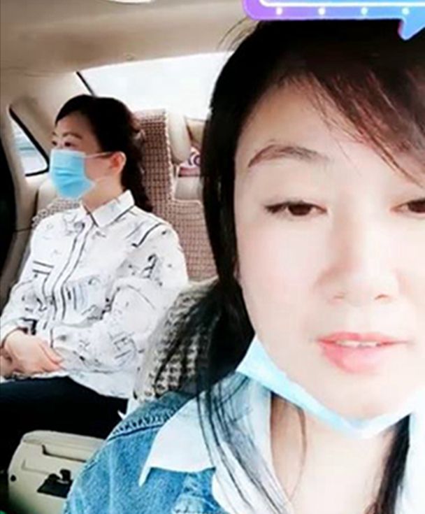 许妈在开封府前偶遇主播谈了3点内心感受红衣大爷抢镜惹人赞