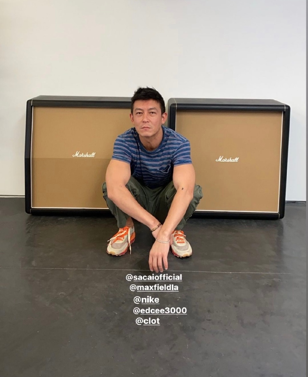 祖孙三代温馨同框,alaia被烈日晒出表情包|耐克|陈冠希|全家福_新浪