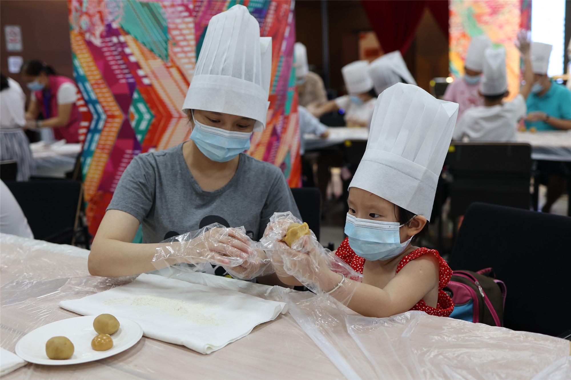 中秋将至,向中式面点大师"偷师"做月饼