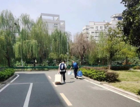 湖北工业大学通报“新生偷拍裙底”事件休闲区蓝鸢梦想 - Www.slyday.coM