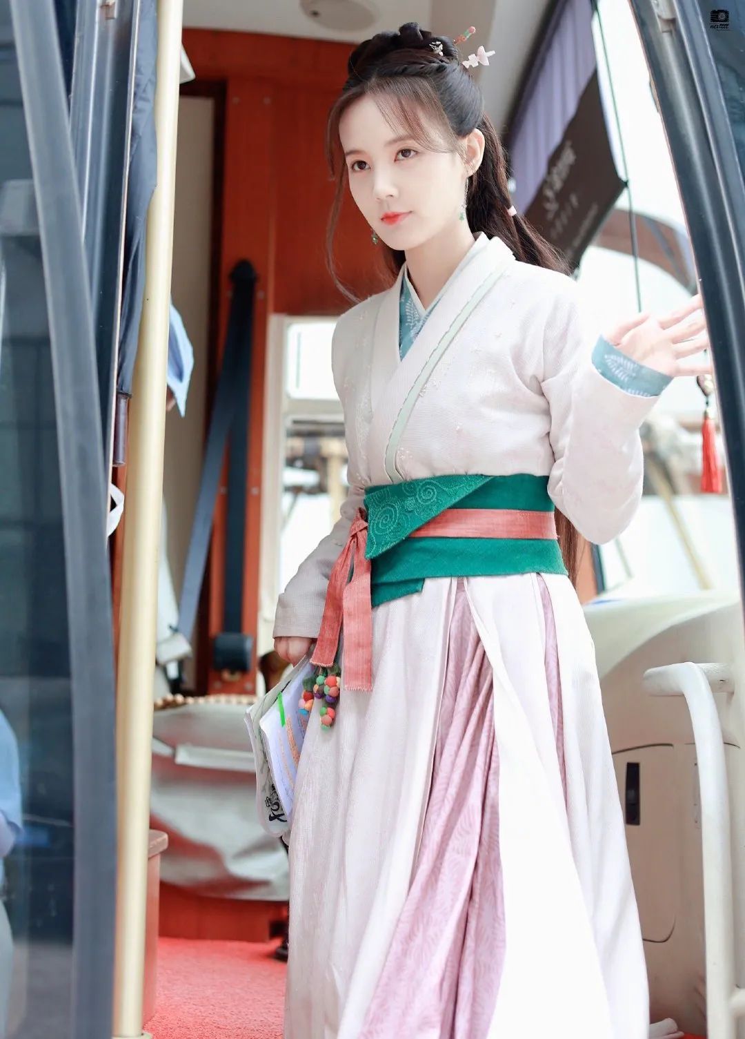 现代装都是美的,一到古装就挨骂?