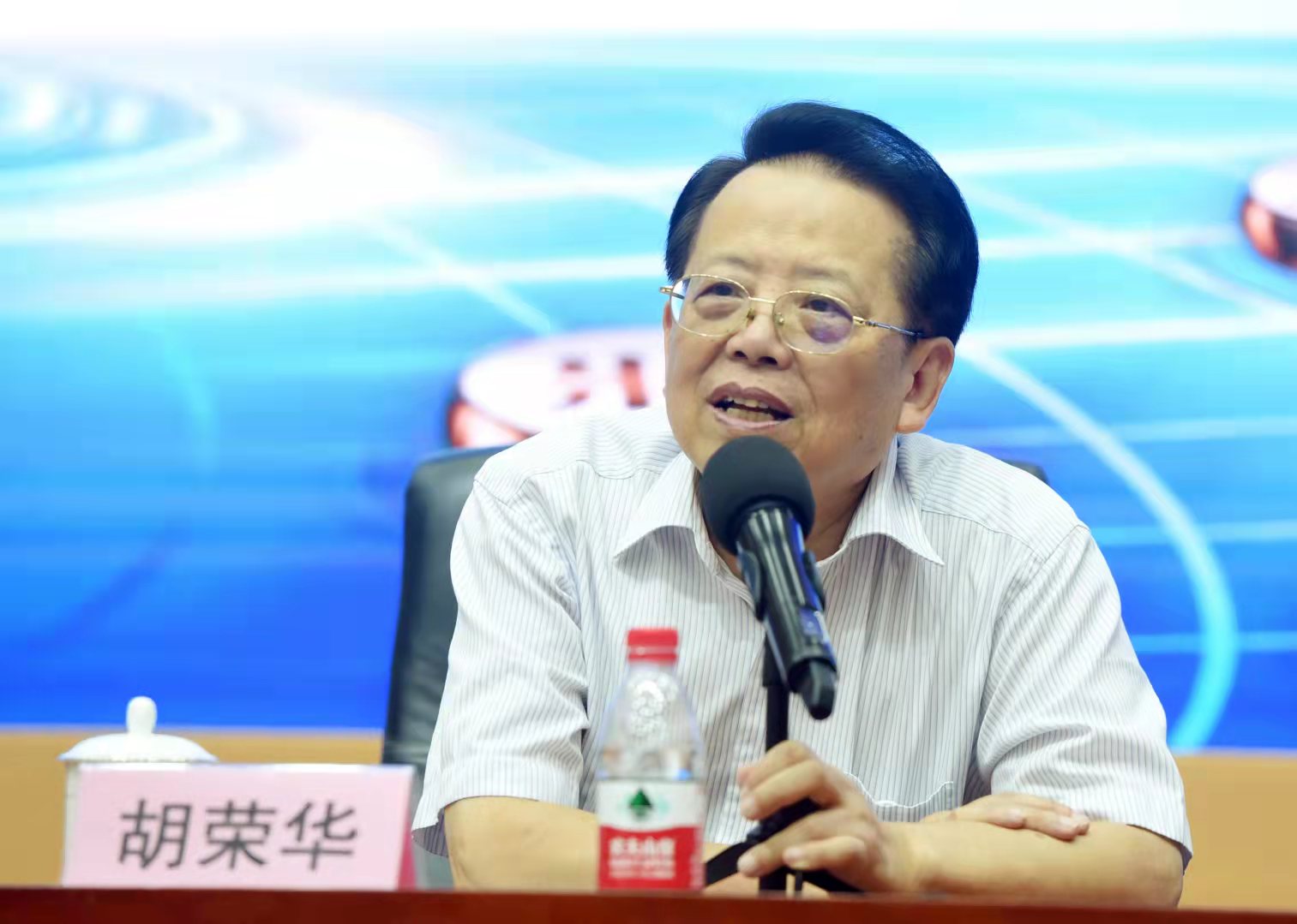 中国象棋国际特级大师胡荣华.