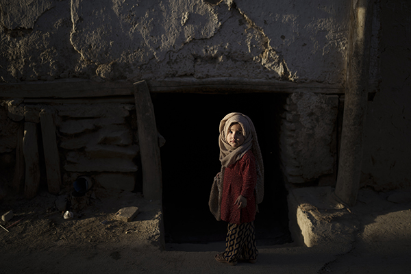 当地时间2021年9月15日，阿富汗首都喀布尔的一名小女孩。人民视觉图