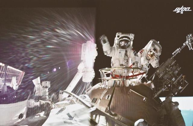 神舟十二号即将反回地球！完成绕飞及径向交会试验 3名航天员即将启程返回休闲区蓝鸢梦想 - Www.slyday.coM