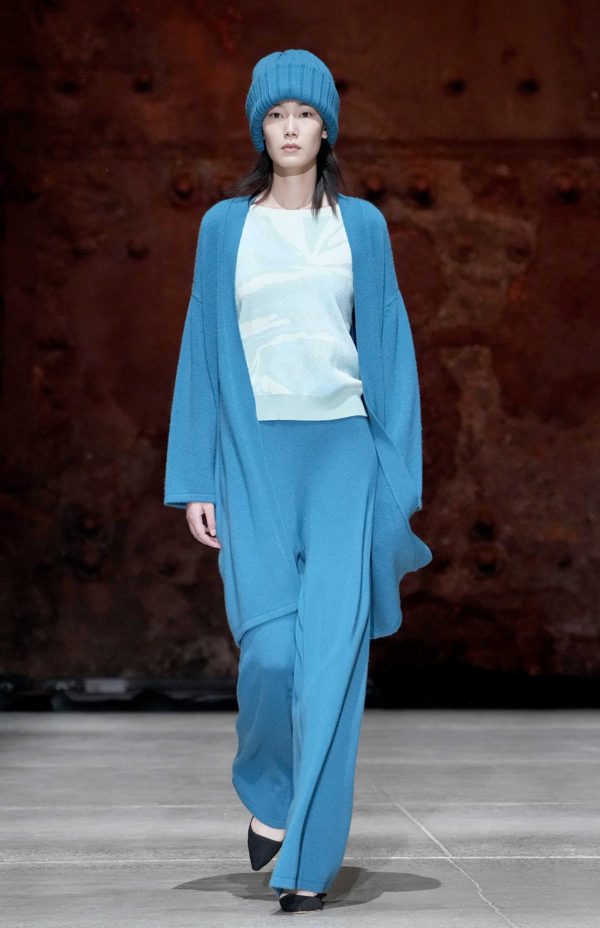 北京时装周上演雪莲羊绒时尚秀|羊绒|北京时装|设计师_新浪新闻