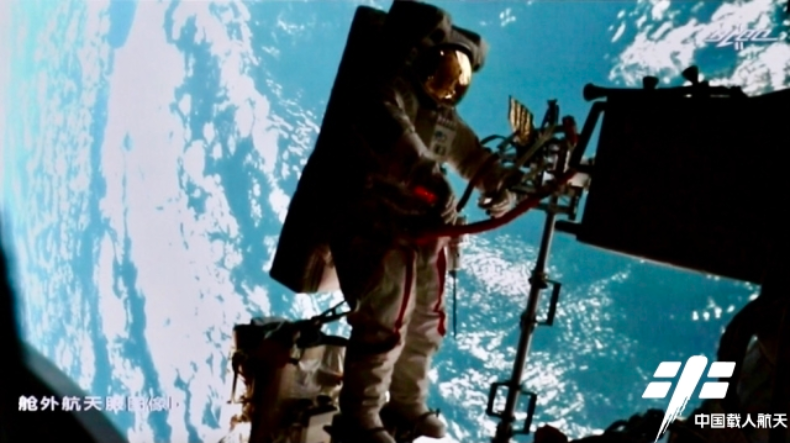 神舟十二号成功脱离天和核心舱，三位中国航天员今日从太空返回休闲区蓝鸢梦想 - Www.slyday.coM