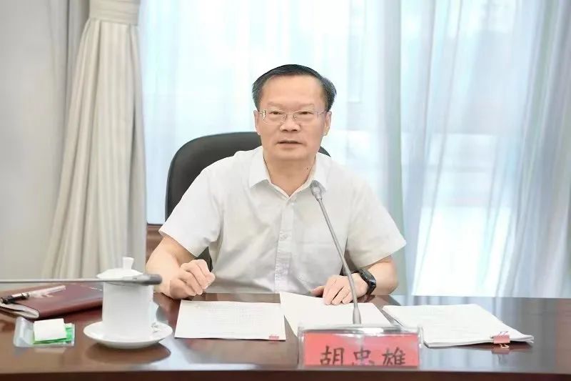跨省履新一年多,胡忠雄出任贵阳市委书记