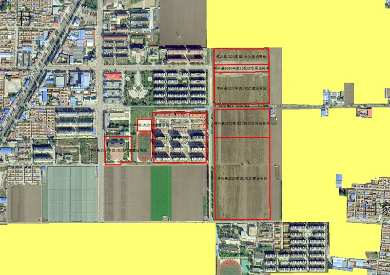 滨州市自然资源和规划局提供的卫星地图,右侧红线区域为涉事地块.