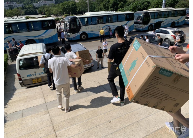 Efforts to raise epidemic prevention materials to ensure first-line demand (Photo courtesy of Putian State-owned Assets Supervision and Administration Commission)