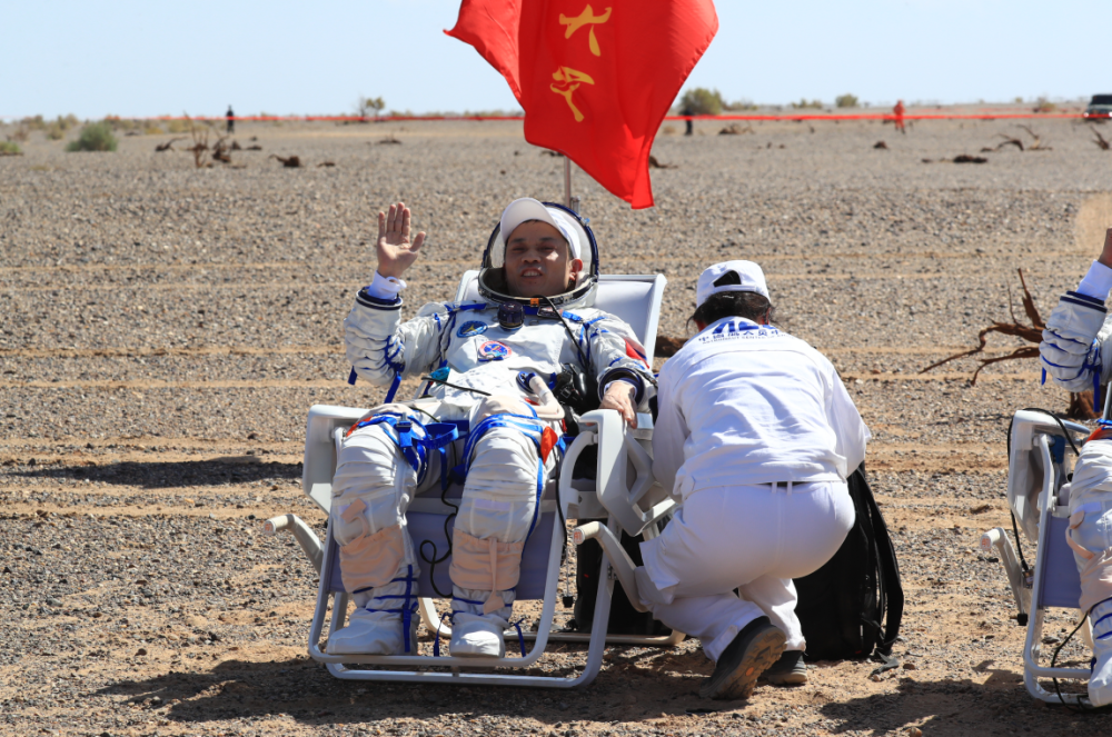 有亿点点激动！太空出差三人组，欢迎回家！休闲区蓝鸢梦想 - Www.slyday.coM