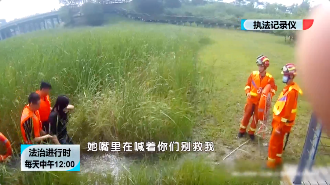 北京突发：女子为情跳河自杀，民警紧急救援休闲区蓝鸢梦想 - Www.slyday.coM