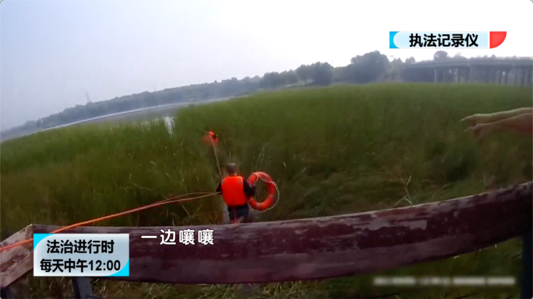 北京突发：女子为情跳河自杀，民警紧急救援休闲区蓝鸢梦想 - Www.slyday.coM