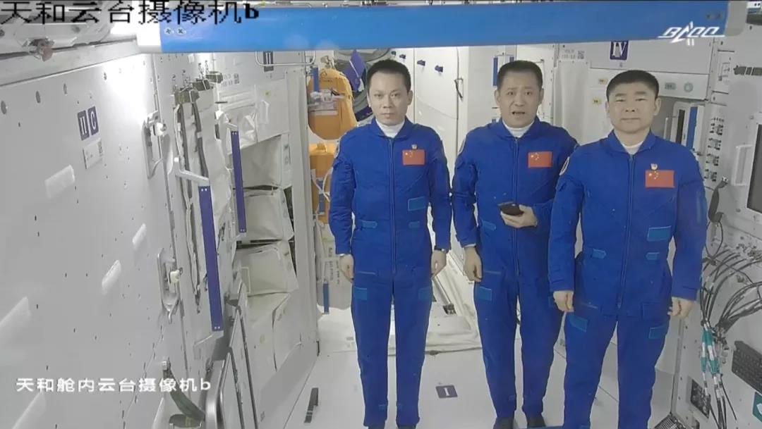 平安着陆，生日快乐！“出差三人组”回家过中秋，网友提问亮了休闲区蓝鸢梦想 - Www.slyday.coM