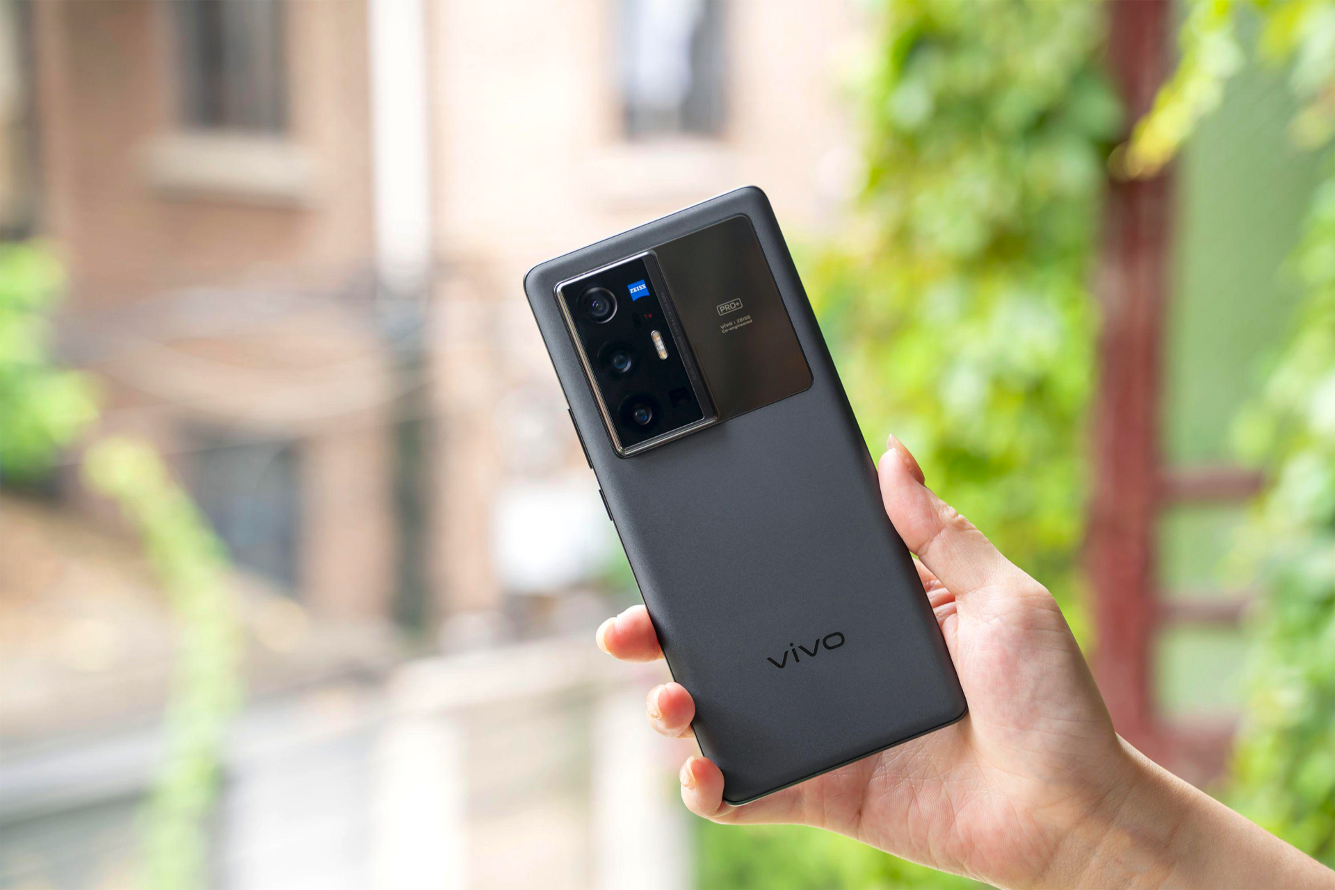 撞车iphone13首发vivox70系列首销战绩究竟如何