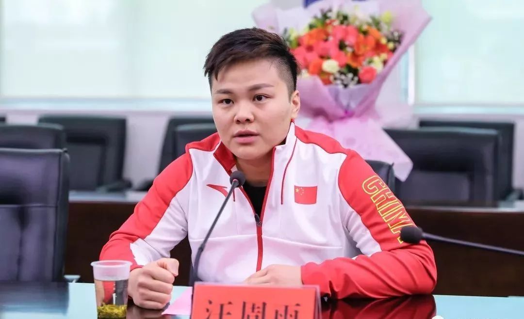 体坛又一位双冠王诞生,不到2月连拿两冠,成绩超过奥运|汪周雨|挺举