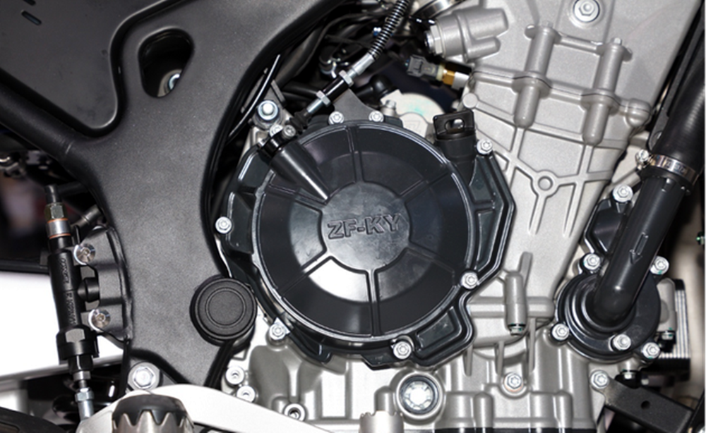 车重180公斤,搭水冷双缸800ml发动机,凯越全新adv实车亮相