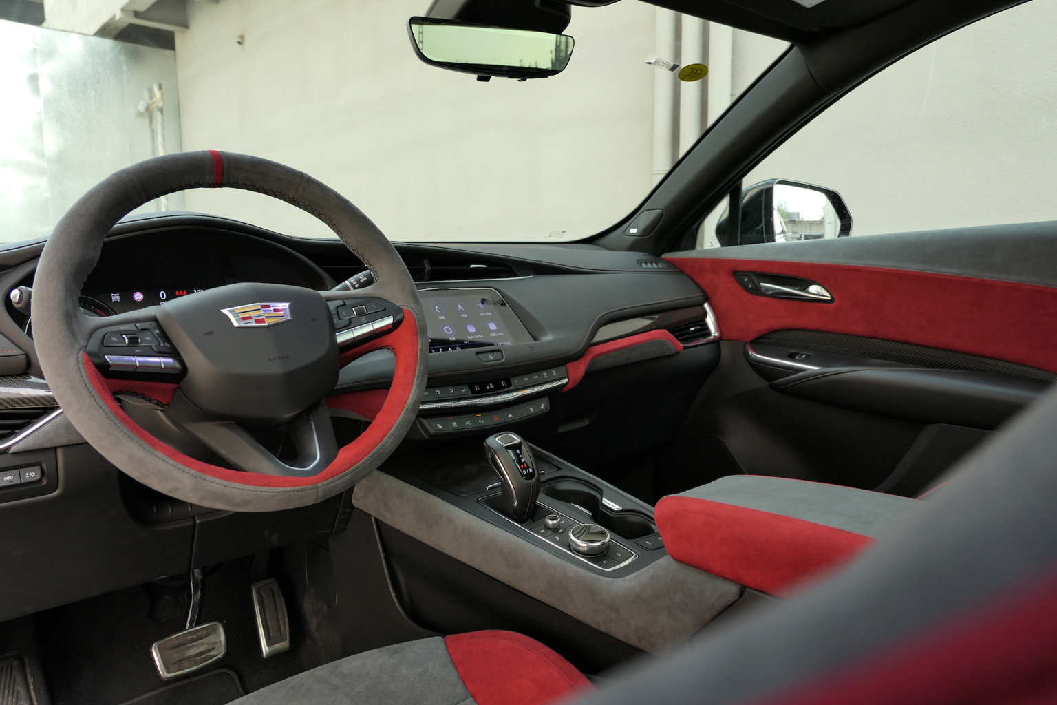 展现个性的全新表达方式凯迪拉克xt4alcantara内饰实拍