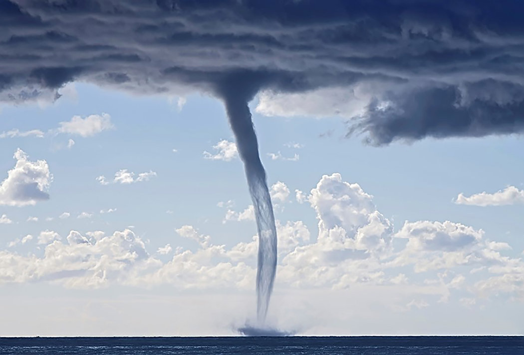 14年前的高邮龙吸水,云中有龙是真的吗?