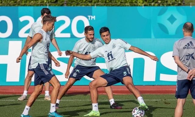 踢足球需要几个人