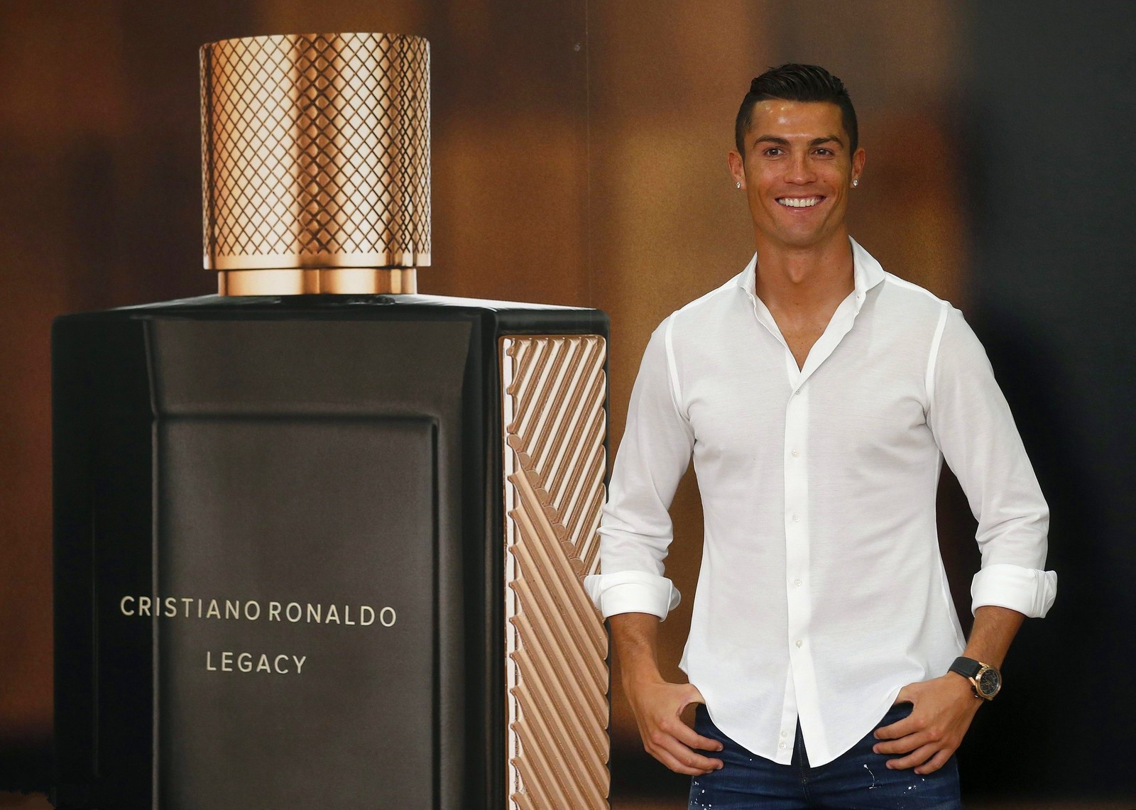 344亿c罗再登福布斯榜首一条广告就值160万梅西仅第五