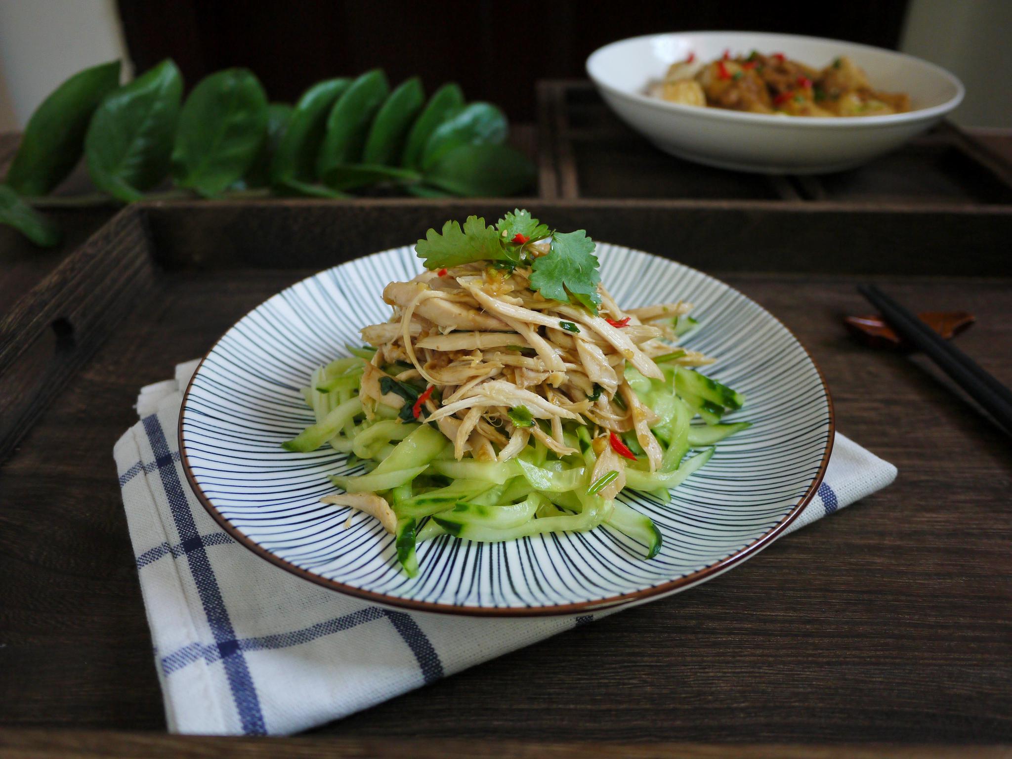 黄瓜和鸡丝一起拌着吃,清爽好吃又解腻