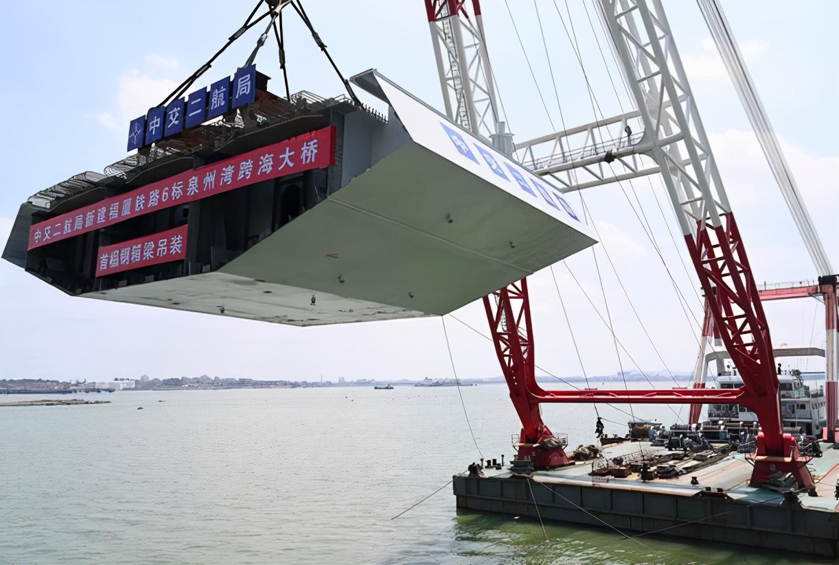 能抗12级台风高铁,你见过吗?时速高达350公里,中国轻松打造