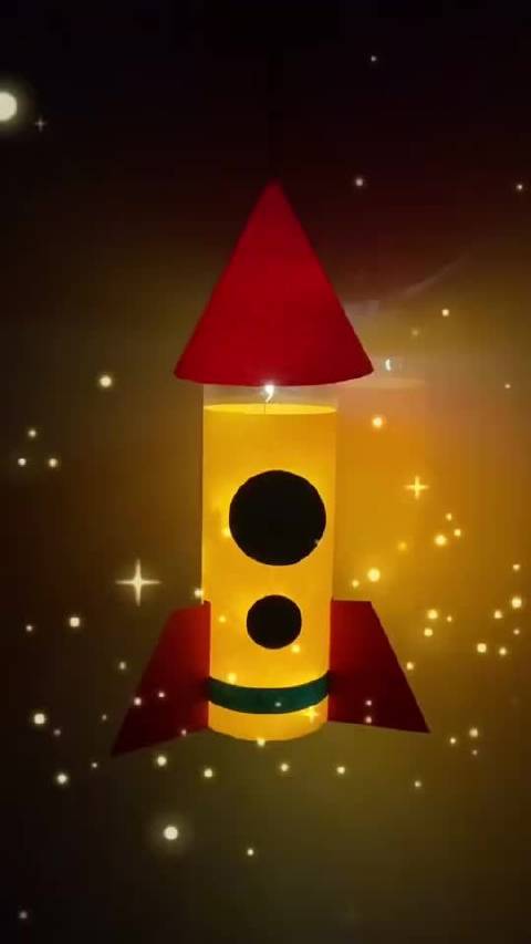 用一个水瓶子做最简单的太空火箭灯笼