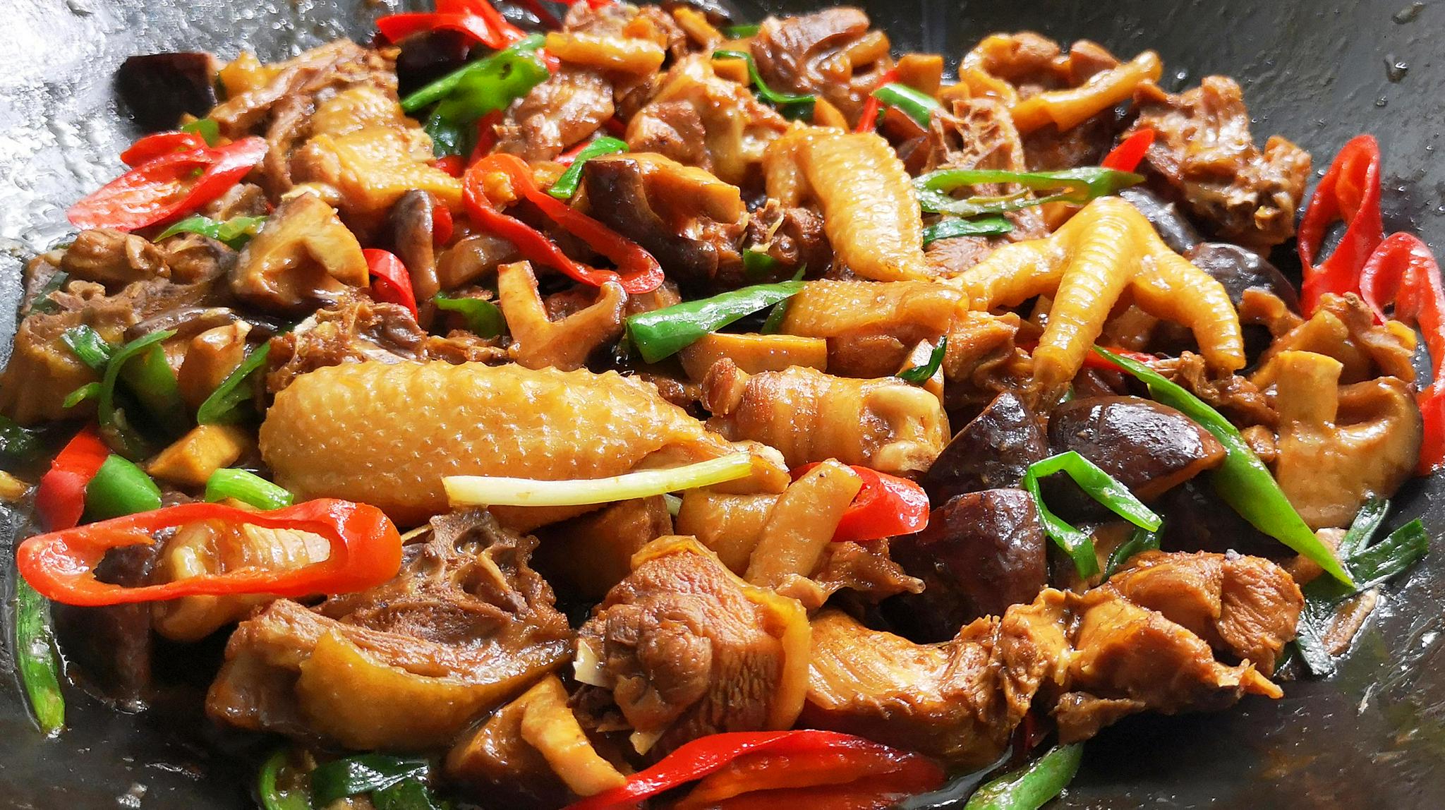 美味下饭的香菇焖鸡肉|香菇|耗油|蒜末_新浪新闻