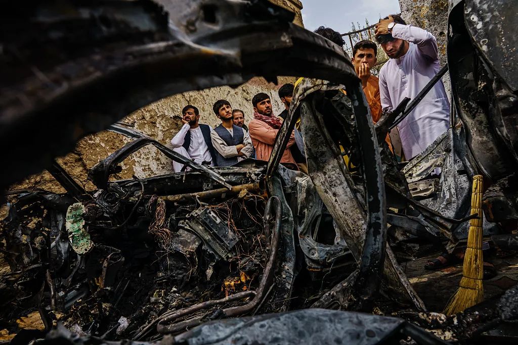阿富汗喀布尔，美军无人机空袭当地，造成民众死亡。图源：人民视觉