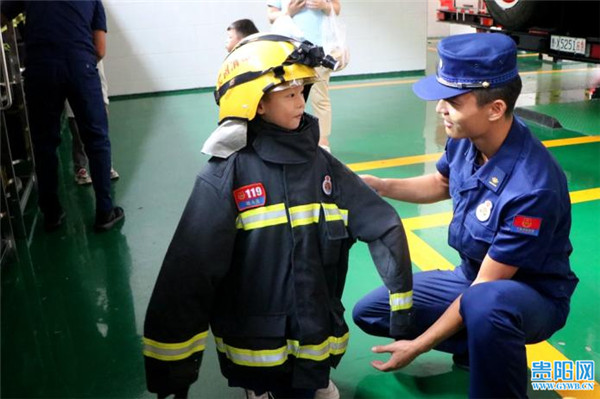 太萌了！遵义9名“玉兔宝宝”给消防员送来了月饼休闲区蓝鸢梦想 - Www.slyday.coM
