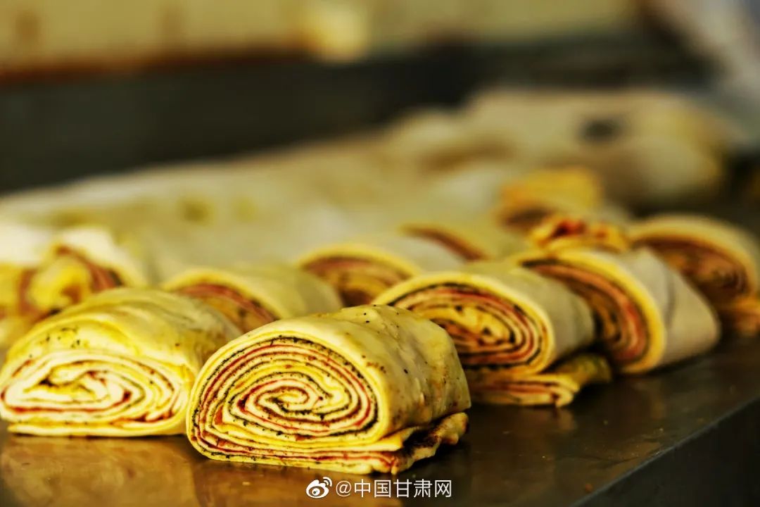 层层卷曲,谓之月饼会在大花馒头中加入各种佐料榆中县的老百姓中秋