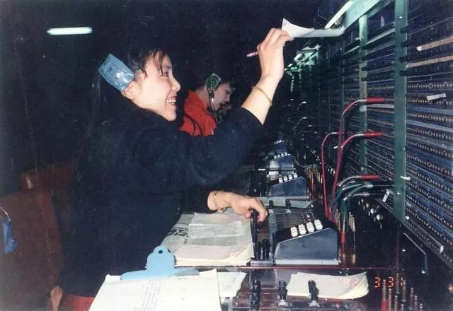 八十年代初,邮政和电信合并在一起称温州邮电局.