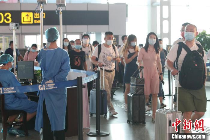 重庆机场启用“刷身份证核验健康码”服务休闲区蓝鸢梦想 - Www.slyday.coM