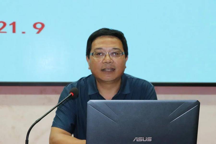 薪火相传凝新聚力莒县三中组织新教师培训活动