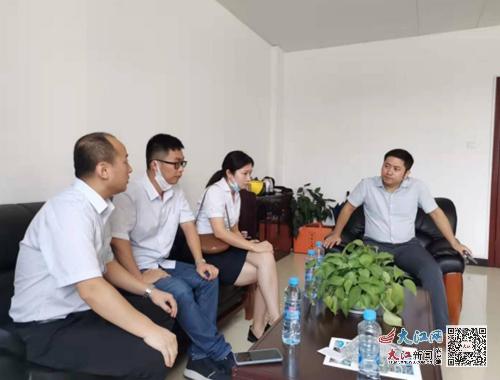 深燃董事长_深圳市燃气集团举办李亚威影视作品海报展和深燃青年读书会主题活动(2)