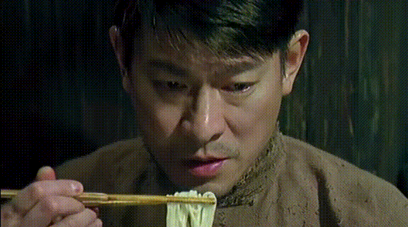 刘德华(演)边吃饭边落泪.