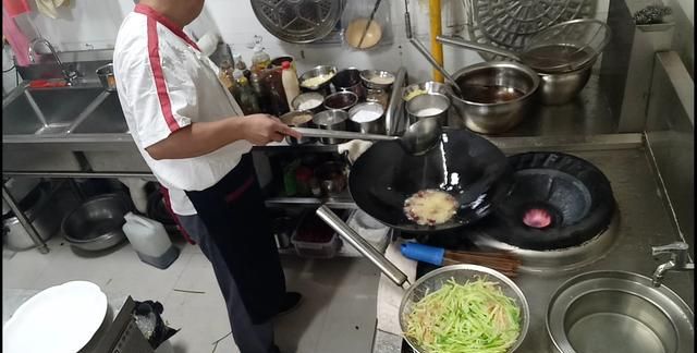 中秋佳节大厨分享一道农家特色美食,吃一次还想第二次休闲区蓝鸢梦想 - Www.slyday.coM