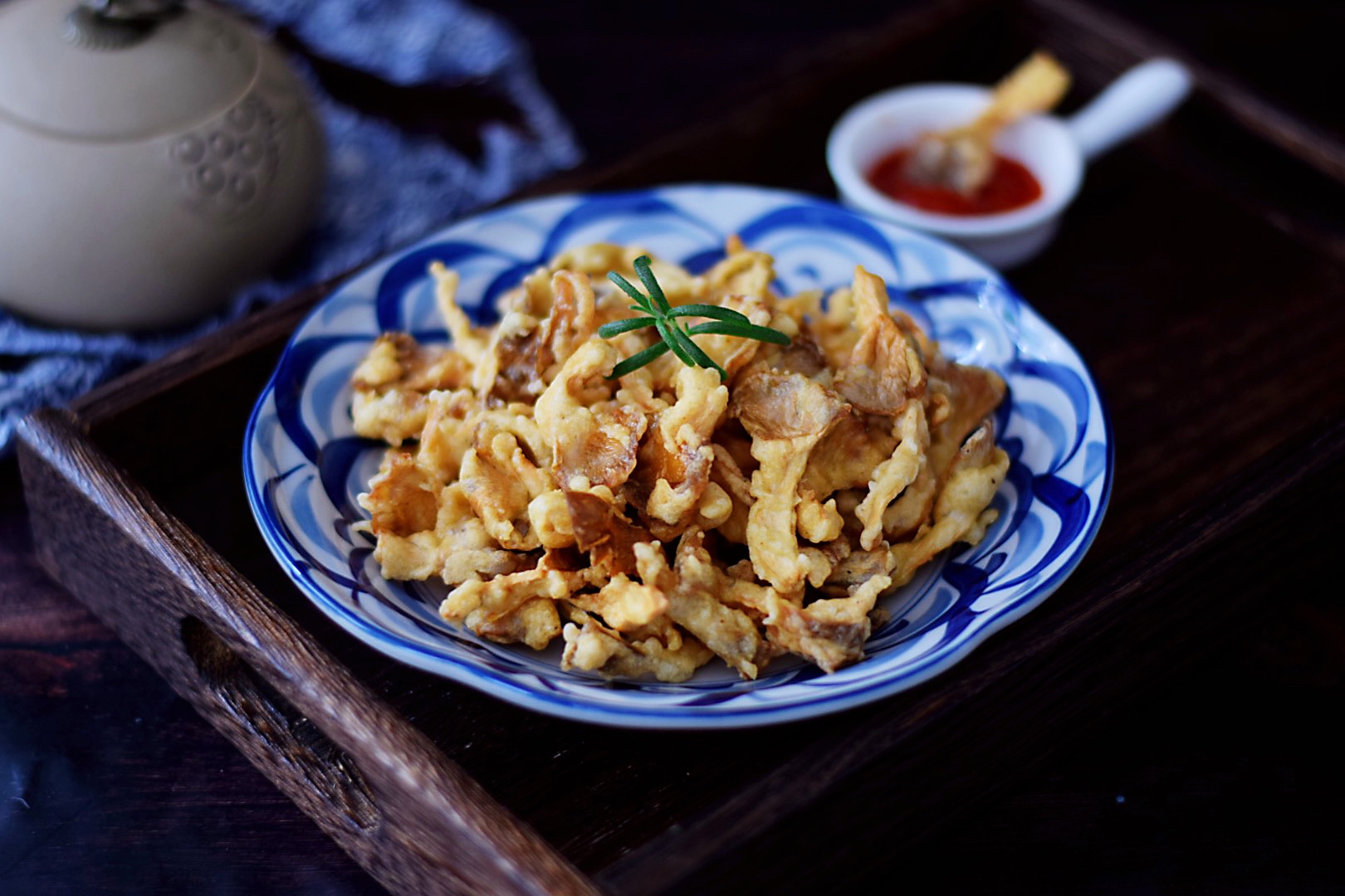 好吃的干炸鲜蘑五块钱一盘的美食外酥里嫩